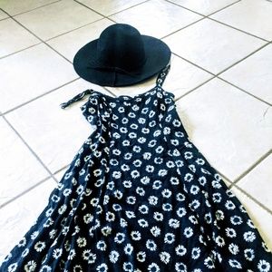 Fun in the Sun - Women' Dress and Floppy Hat Combo